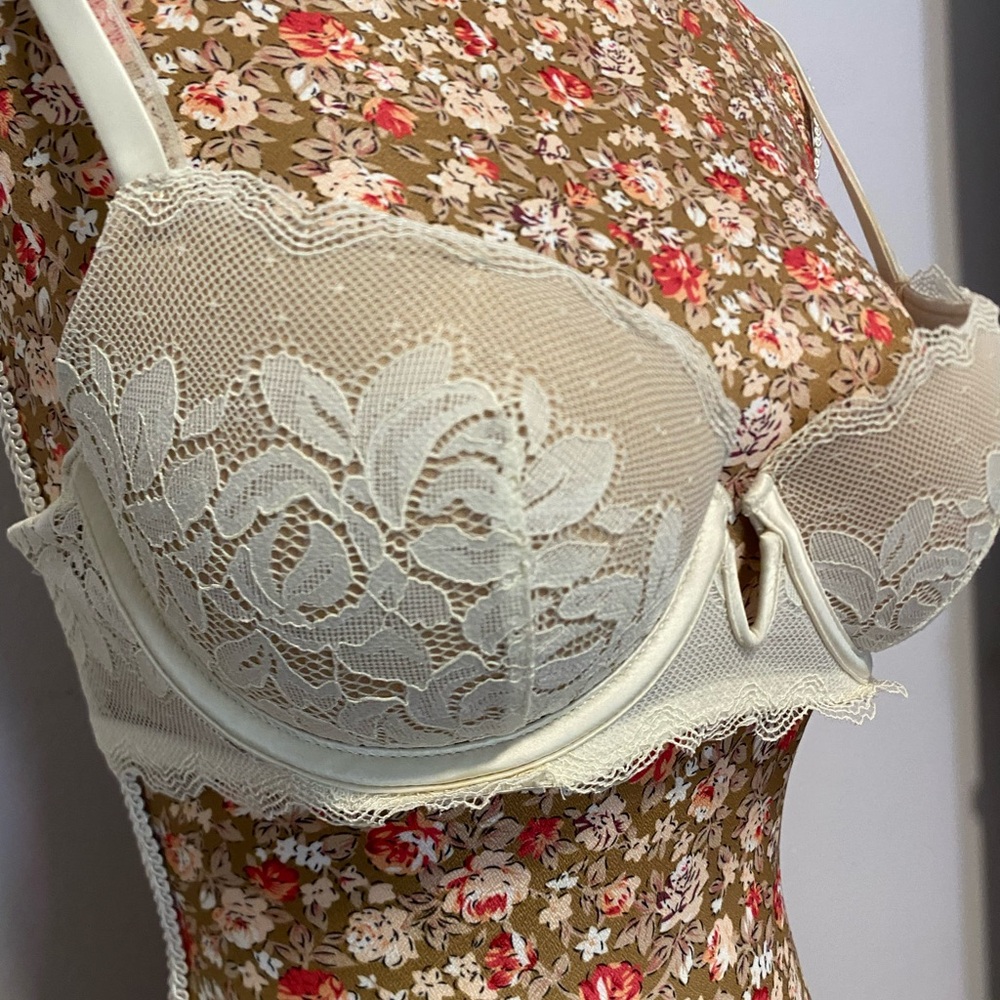 Calvin Klein Cream Lace Bra with Underwire Support